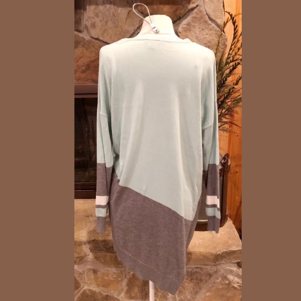 SOLD! Vince Camuto Sweater XL Asymmetrical V-Neck - Picture 3 of 6
